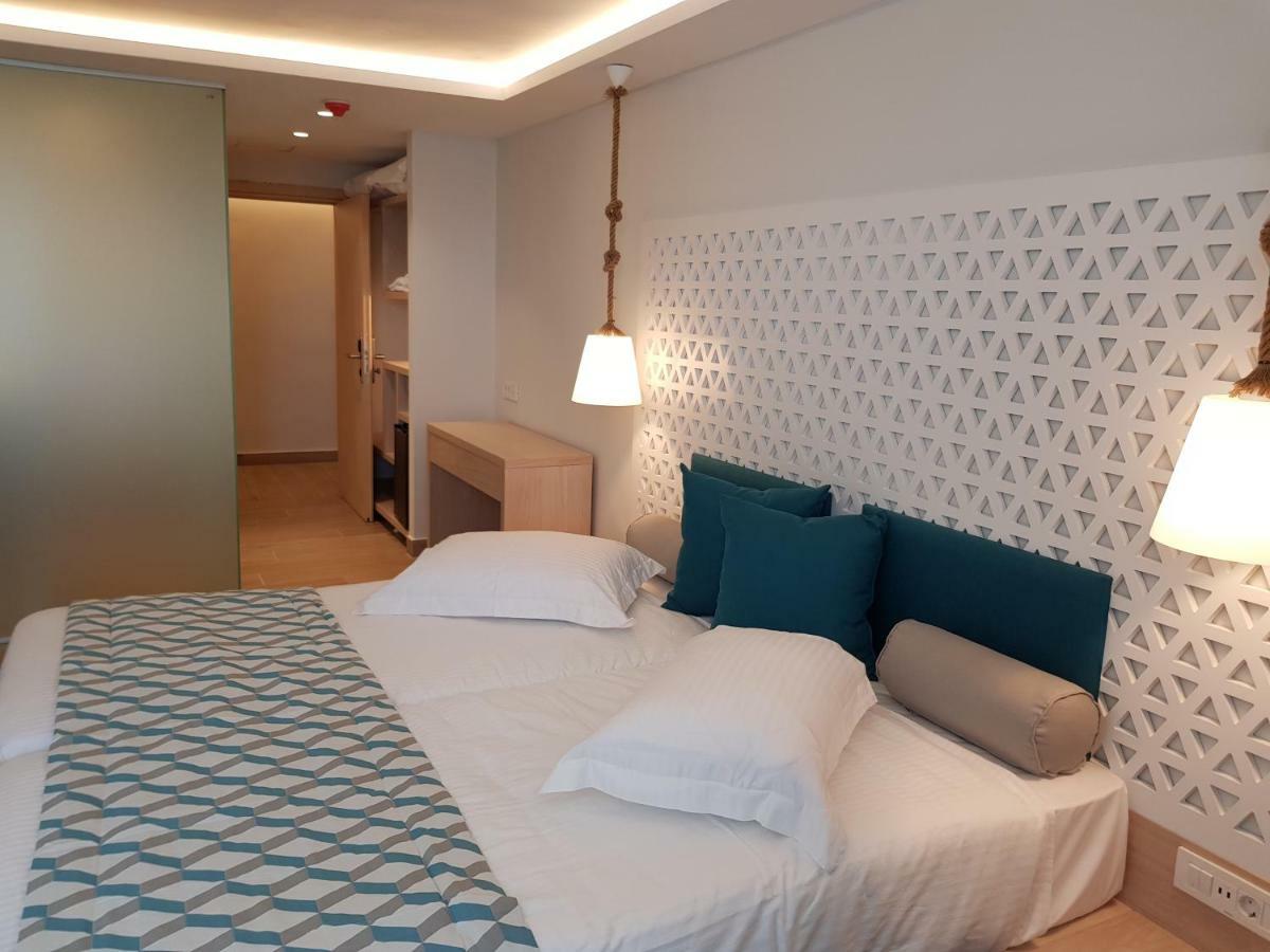 Triton Boutique Hotel コス・タウン エクステリア 写真