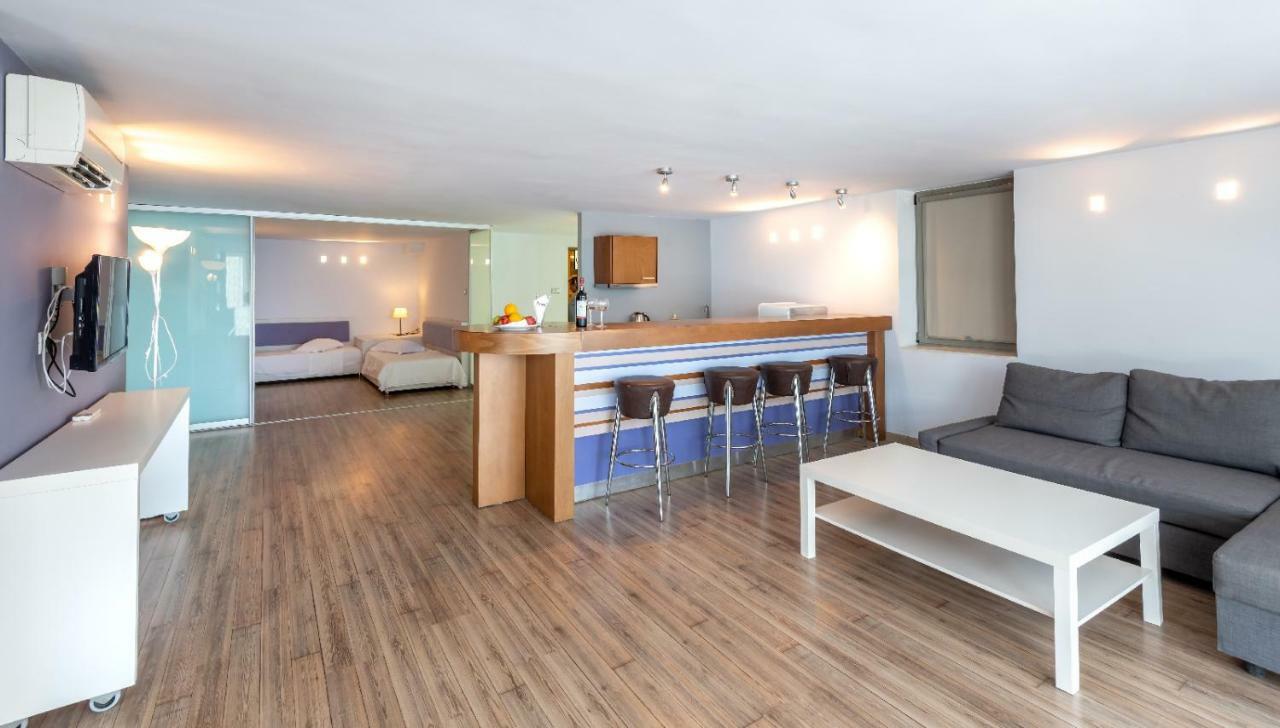 Triton Boutique Hotel コス・タウン エクステリア 写真